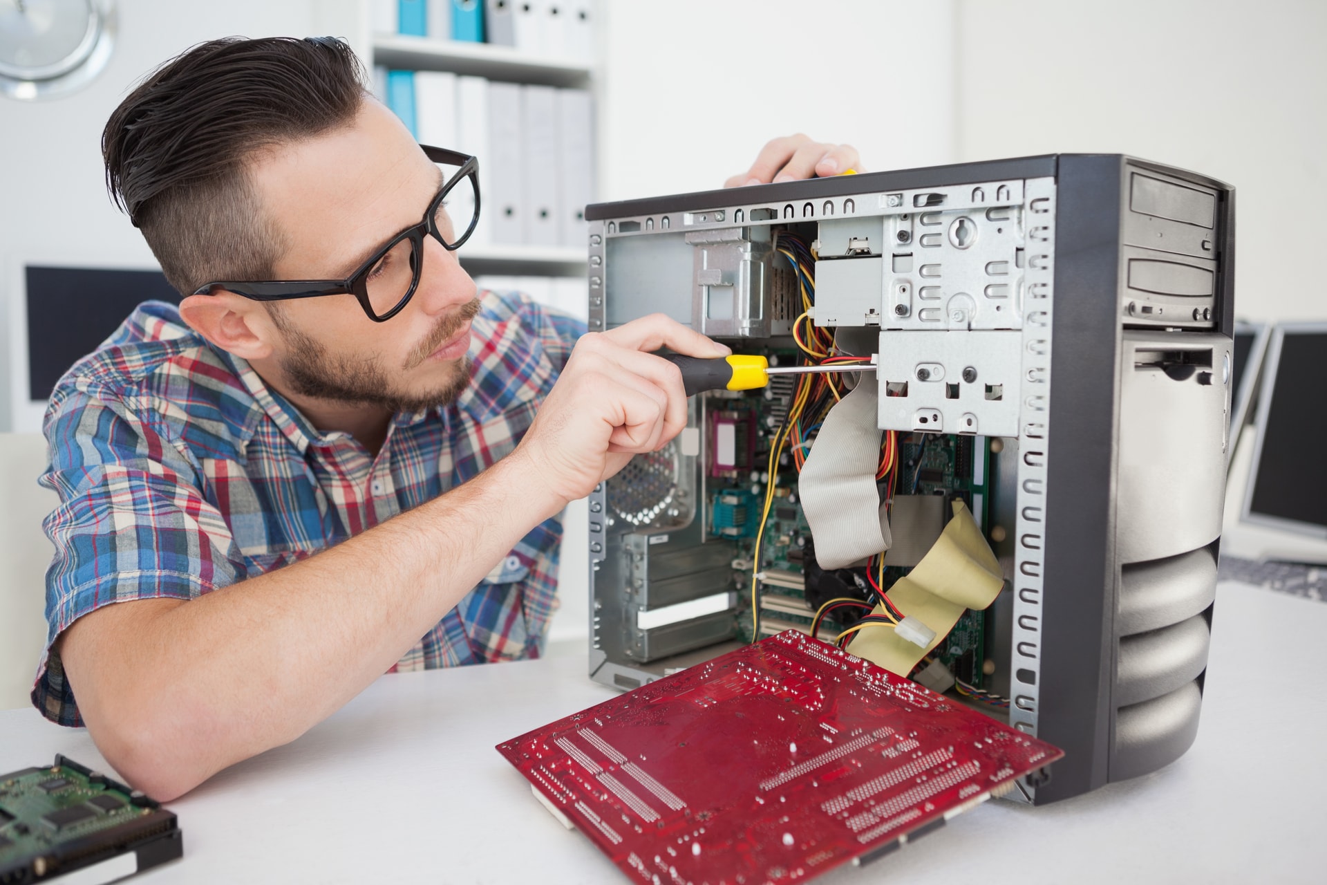 Top 10 Benefits to Hire a Pro for Computer Repair